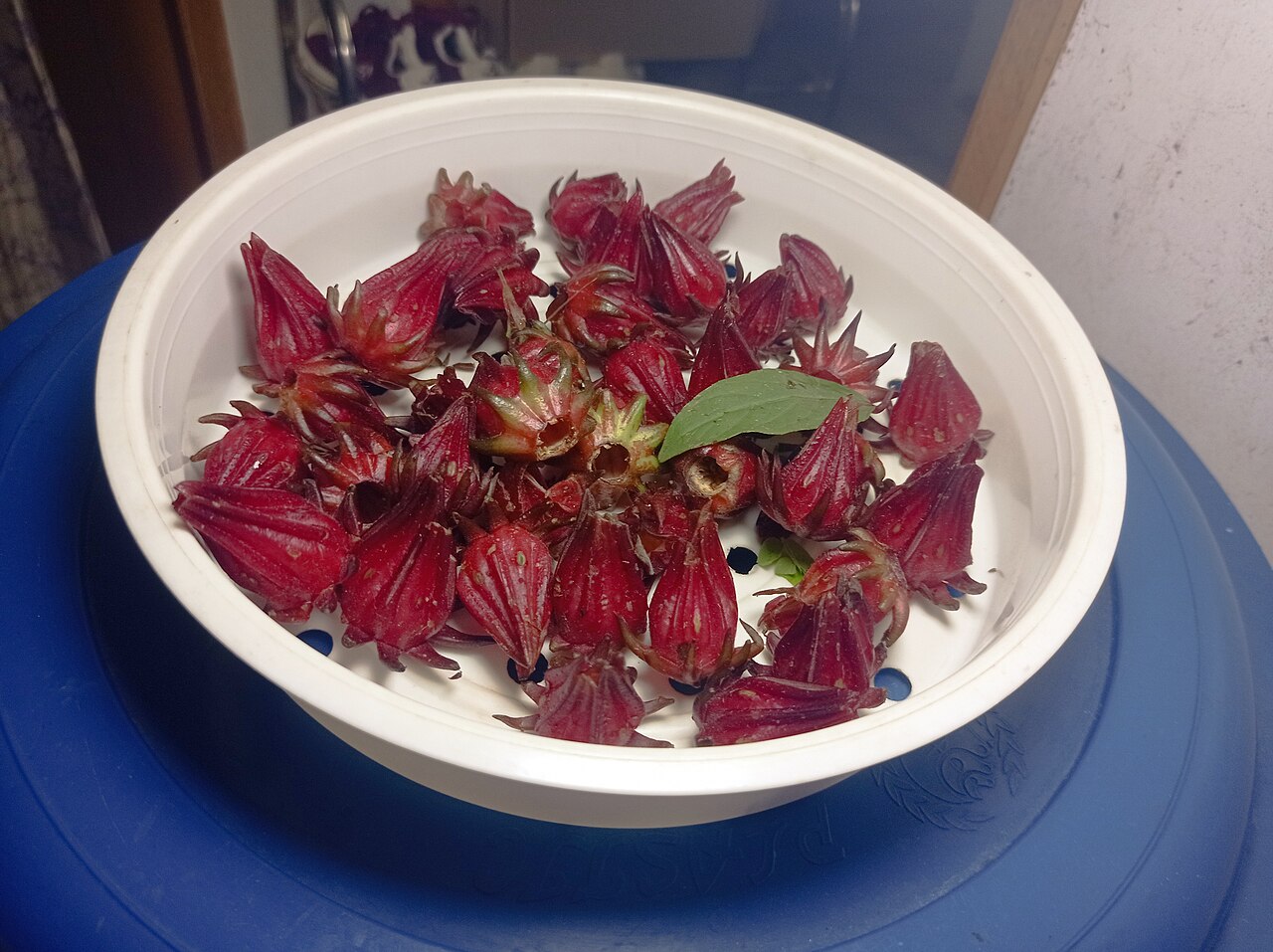 Hibiscus Tea and Heart Health: What the Clinical Studies Say 2 Fresh red roselle (Hibiscus sabdariffa) calyces piled together, the part of the plant used to brew hibiscus tea